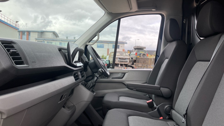 Volkswagen Crafter Cr35 Mwb Diesel 4Motion 2.0 TDI 177PS Commerce Plus Low Roof Van Auto